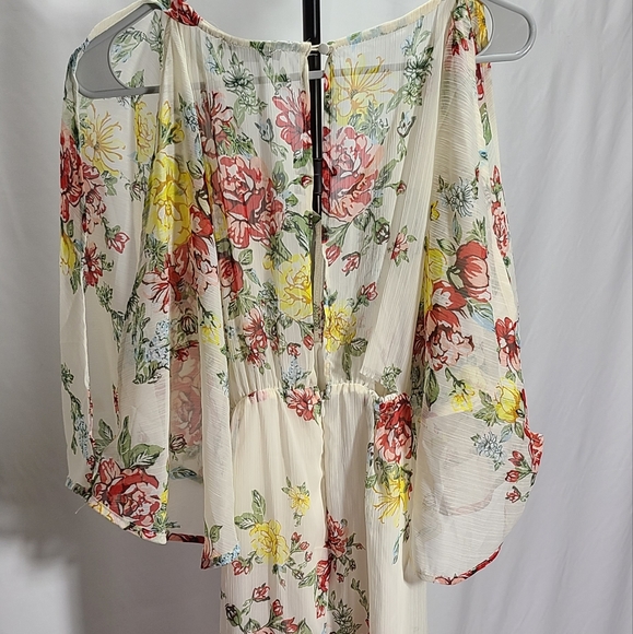 FLORAL CHARM MAXI DRESS - Picture 3 of 11